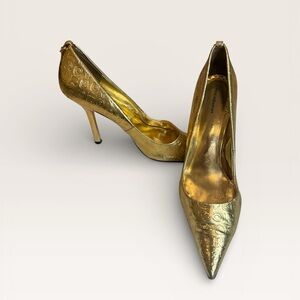 Rocawear Gold Monogram Embossed Pointed Toe Pumps Size 10 Y2K Mob Wife